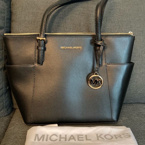Michael Kors Handbags - Michael Kors Jet Set Large Handbag/Tote